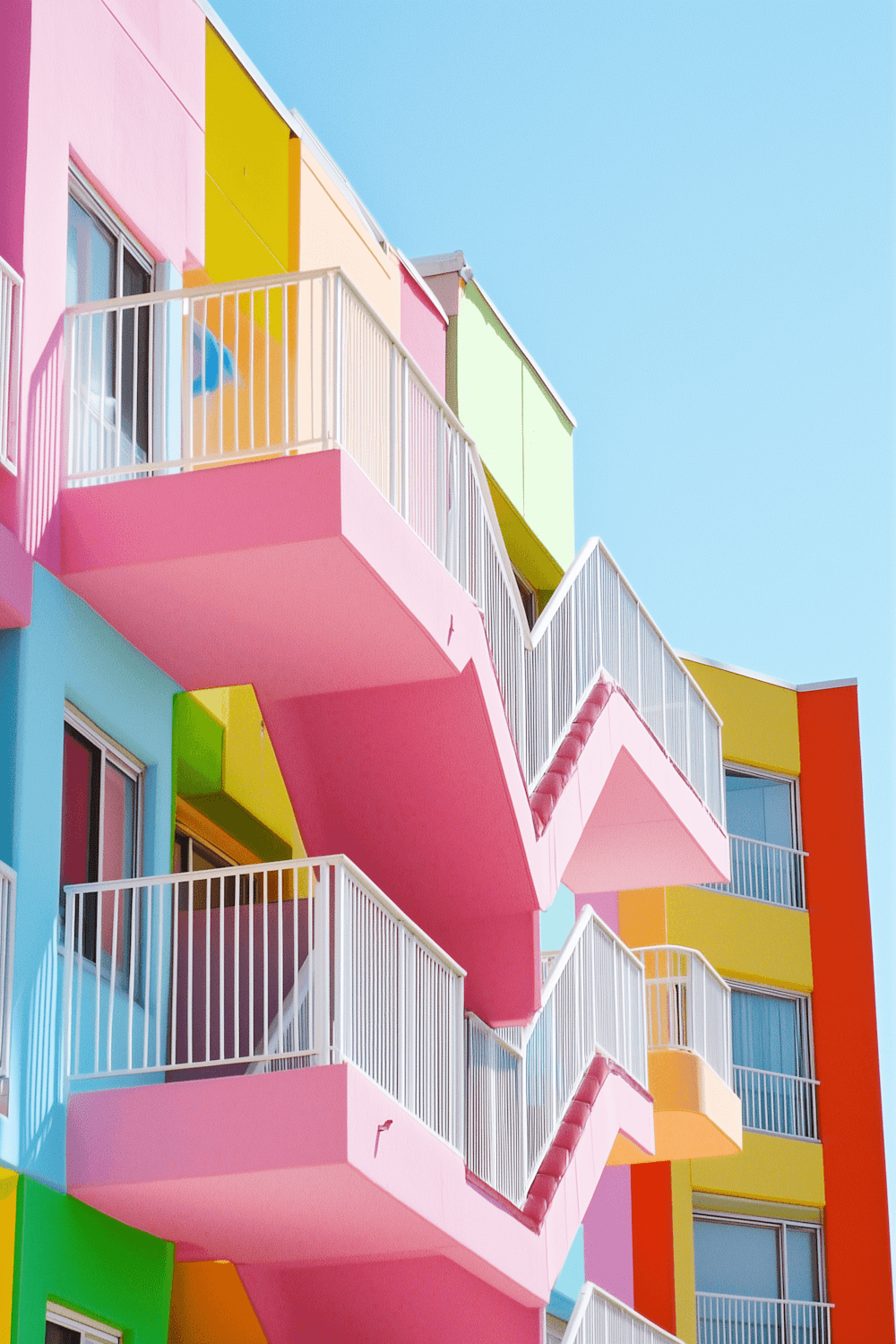 Façade d’un immeuble d’habitation collectif avec ses balcons